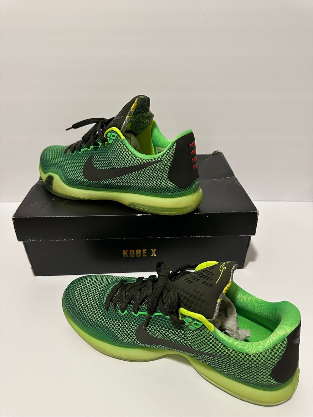 Nike Men Green and Black Kobe X Low Sneakers